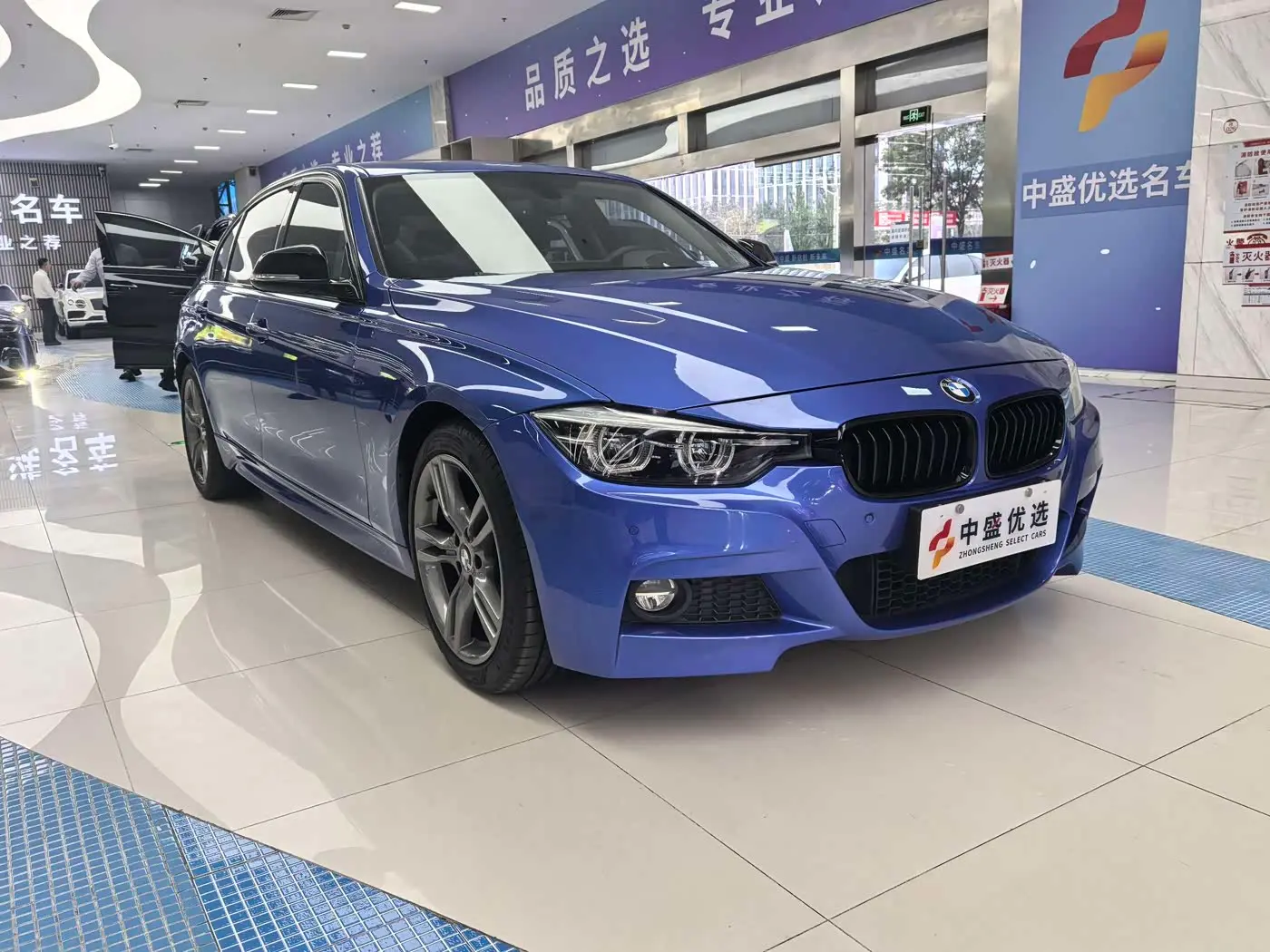 BMW 3 Series 2018 — Фото 3/19