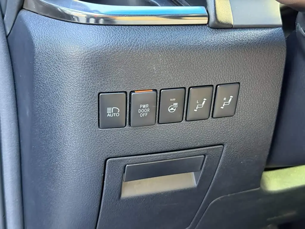 Toyota Vellfire 2020 — Photo 17/20