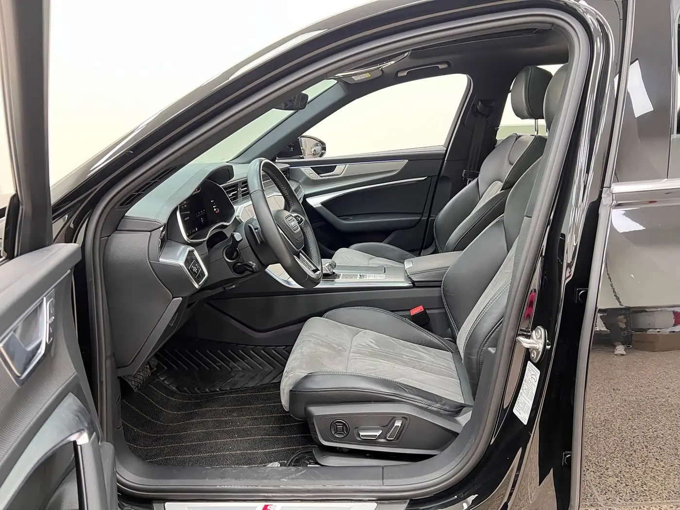 Audi A6L 2025 — Photo 7/20