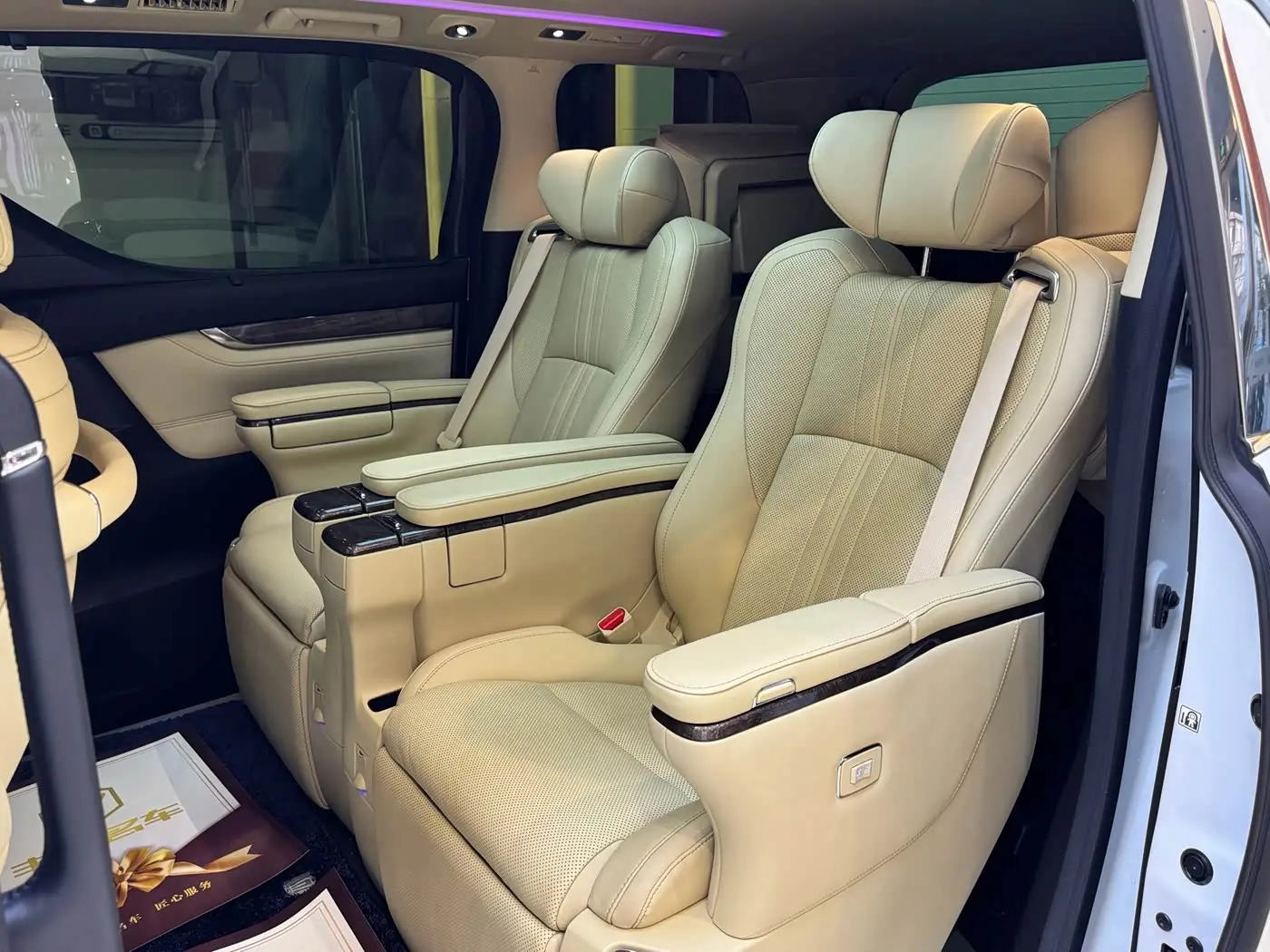 Toyota Vellfire 2023 — Photo 10/20