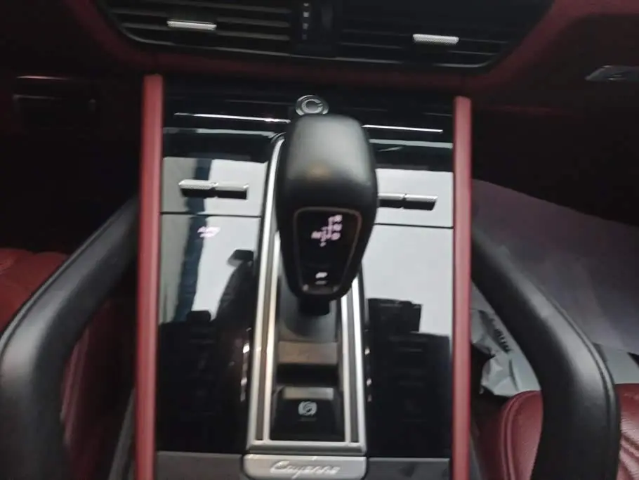 Porsche Cayenne 2019 — Photo 16/16