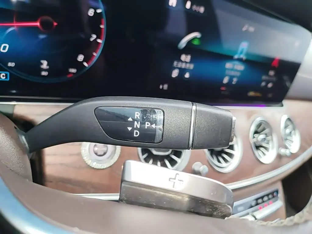 Mercedes-Benz E-Class 2022 — Photo 13/19