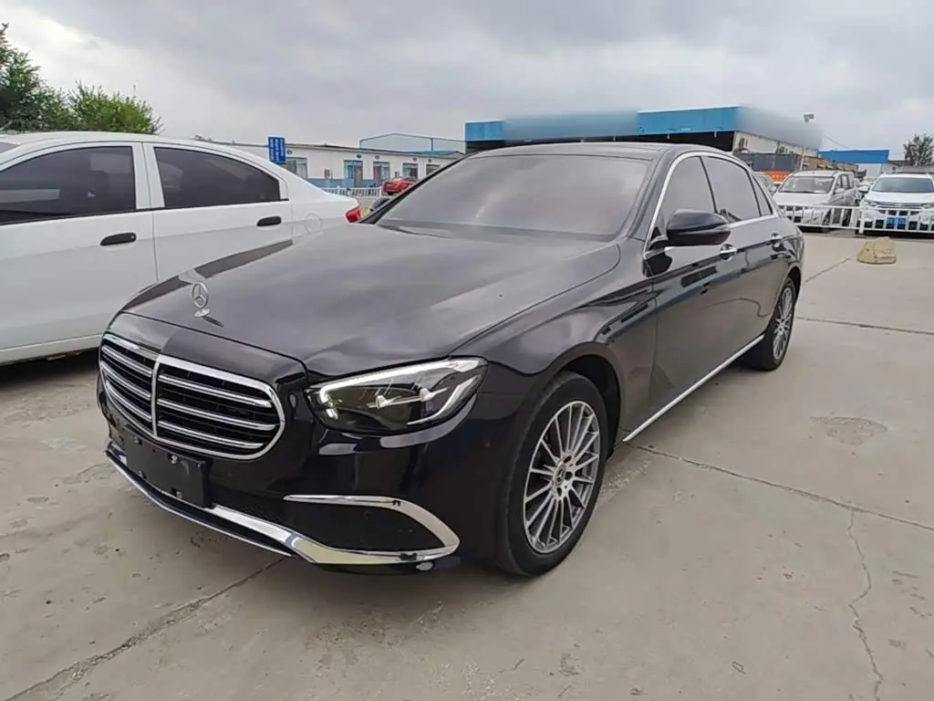 Mercedes-Benz E-Class 2022 — Photo 1/19