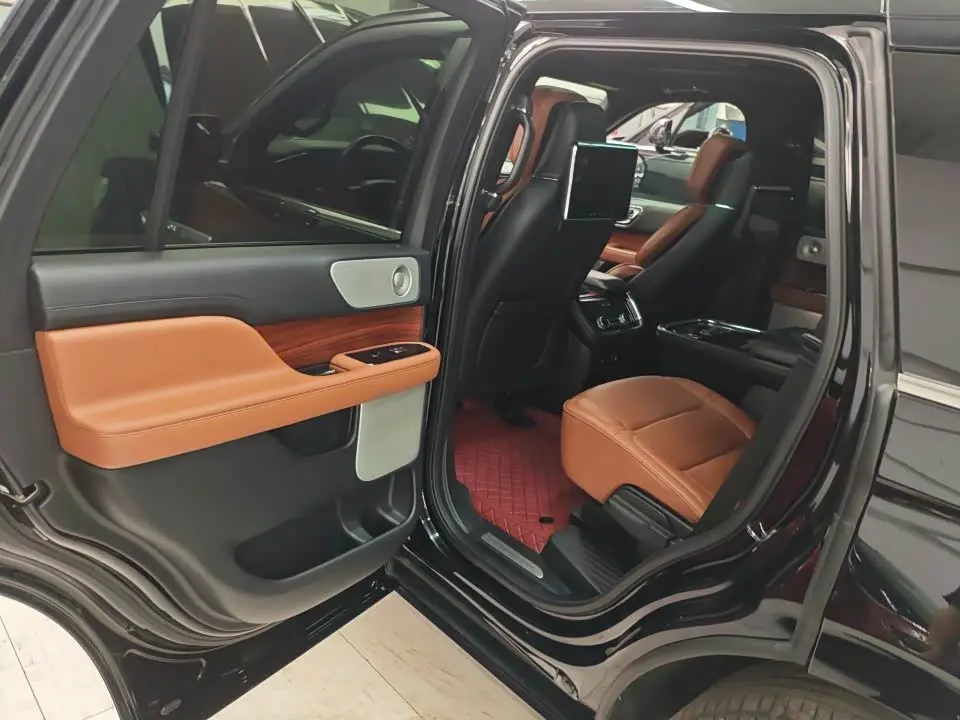 Lincoln Navigator 2018 — Şəkil 6/6