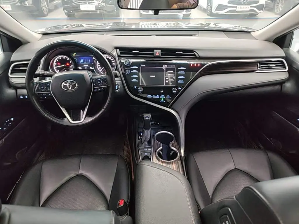 Toyota Camry 2018 — Photo 9/19