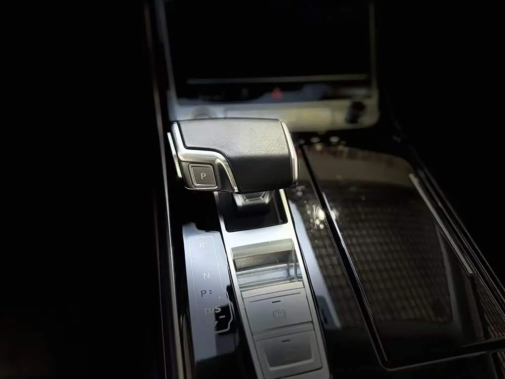 Audi A8 2022 — ფოტო 11/19