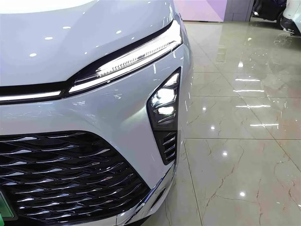 Buick GL8 New Energy 2025 — Photo 12/18