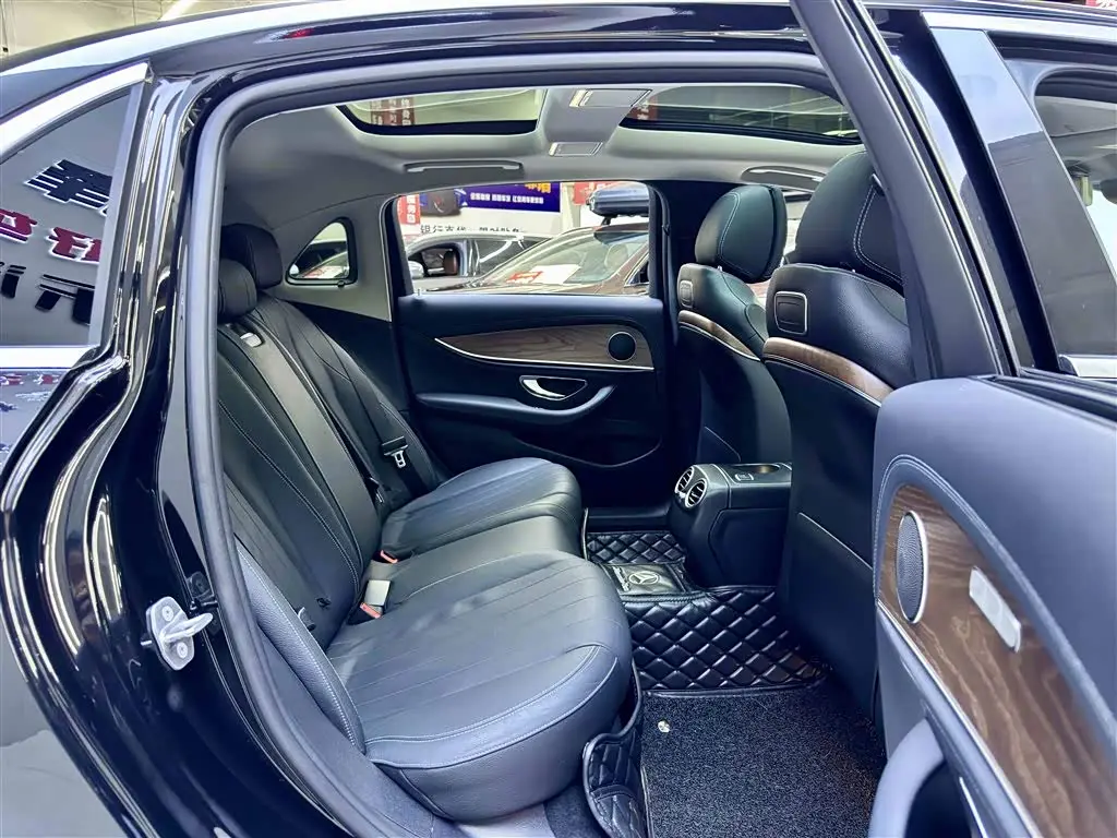 Mercedes-Benz E-Class 2018 — Photo 6/16