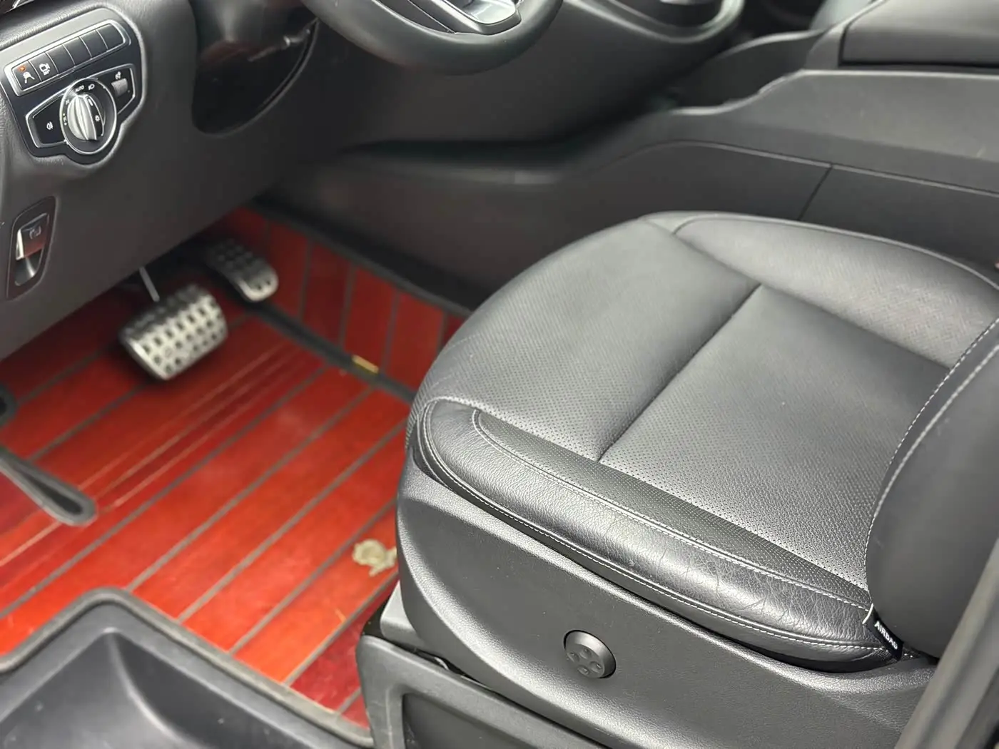 Mercedes-Benz V-Class 2019 — Photo 19/20