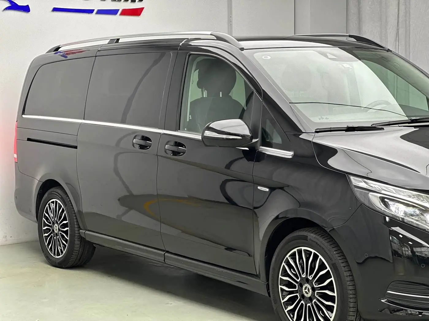 Mercedes-Benz V-Class 2019 — Photo 7/20