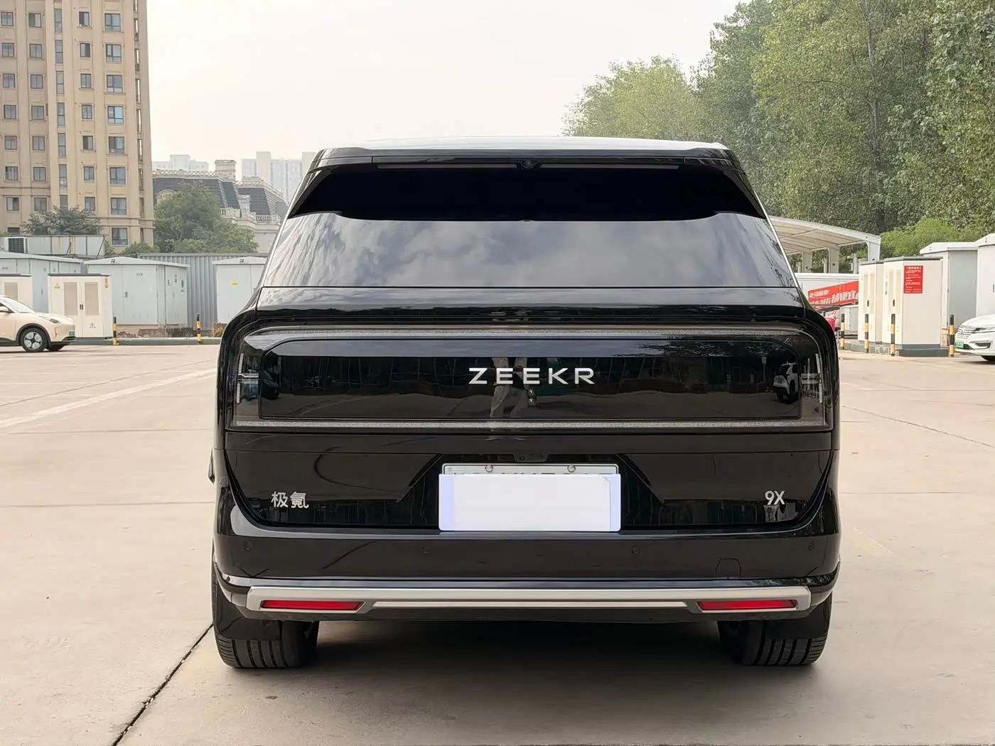 ZEEKR 9X 2026 — Photo 14/16