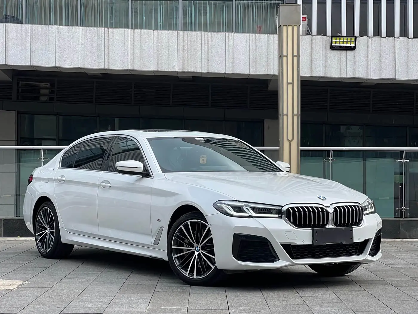 BMW 5 Series 2022 — Photo 3/20