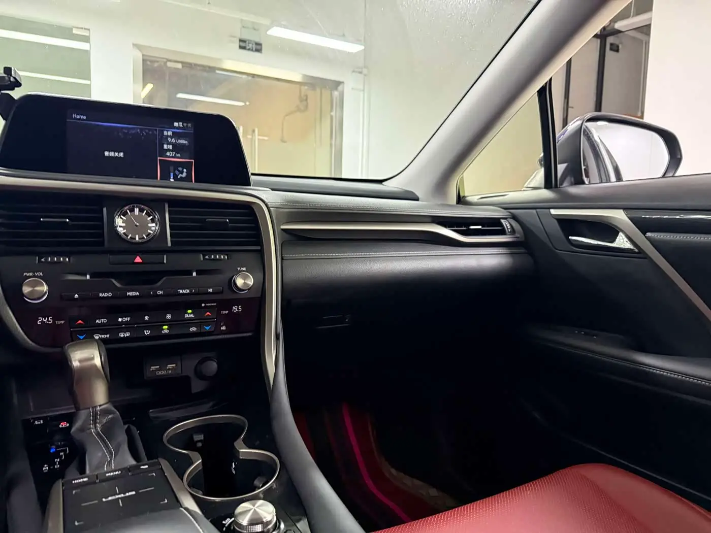 Lexus RX 2021 — Фото 18/20