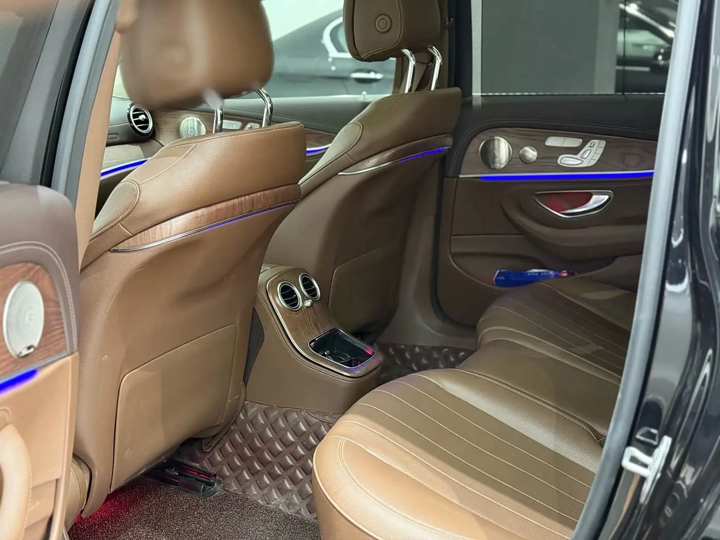Mercedes-Benz E-Class 2022 — Photo 5/20
