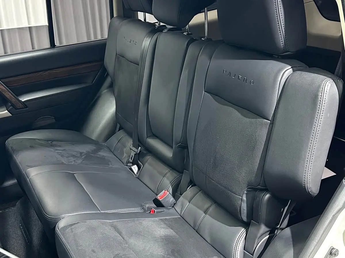 Mitsubishi Pajero 2018 — Фото 19/20