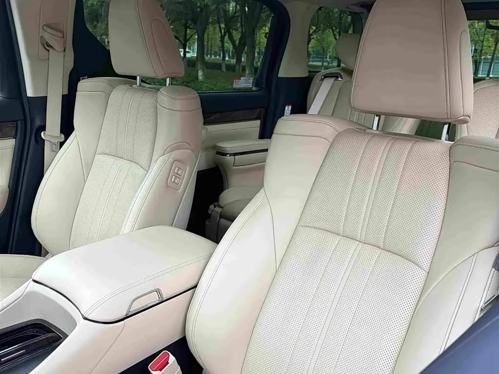 Toyota Vellfire 2021 — Фото 16/19