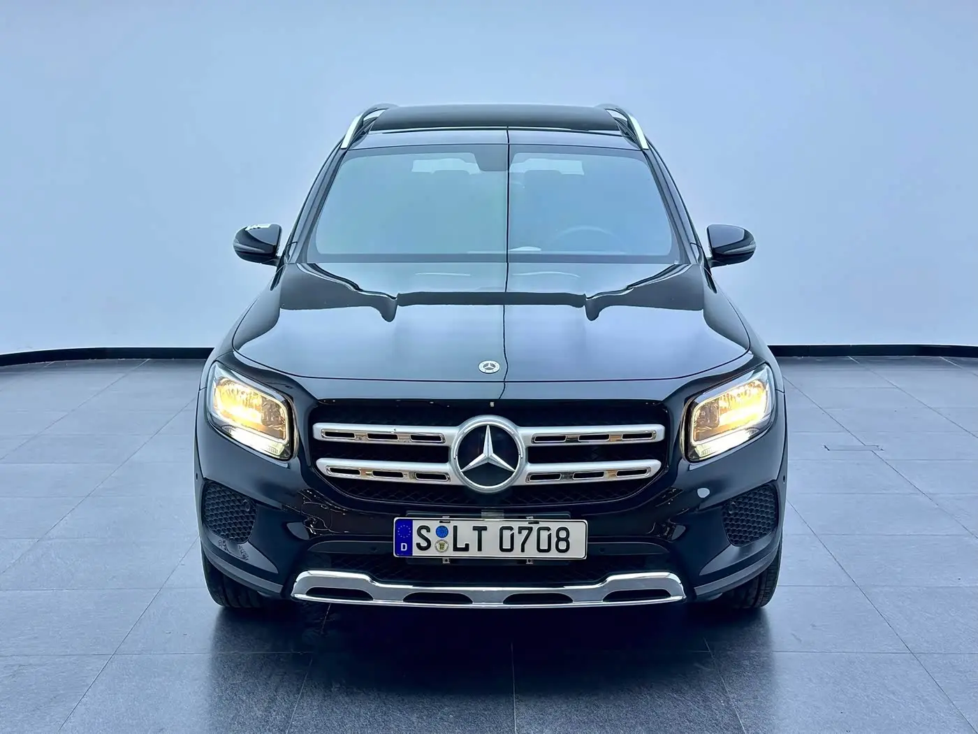 Mercedes-Benz GLB 2021 — Фото 2/18