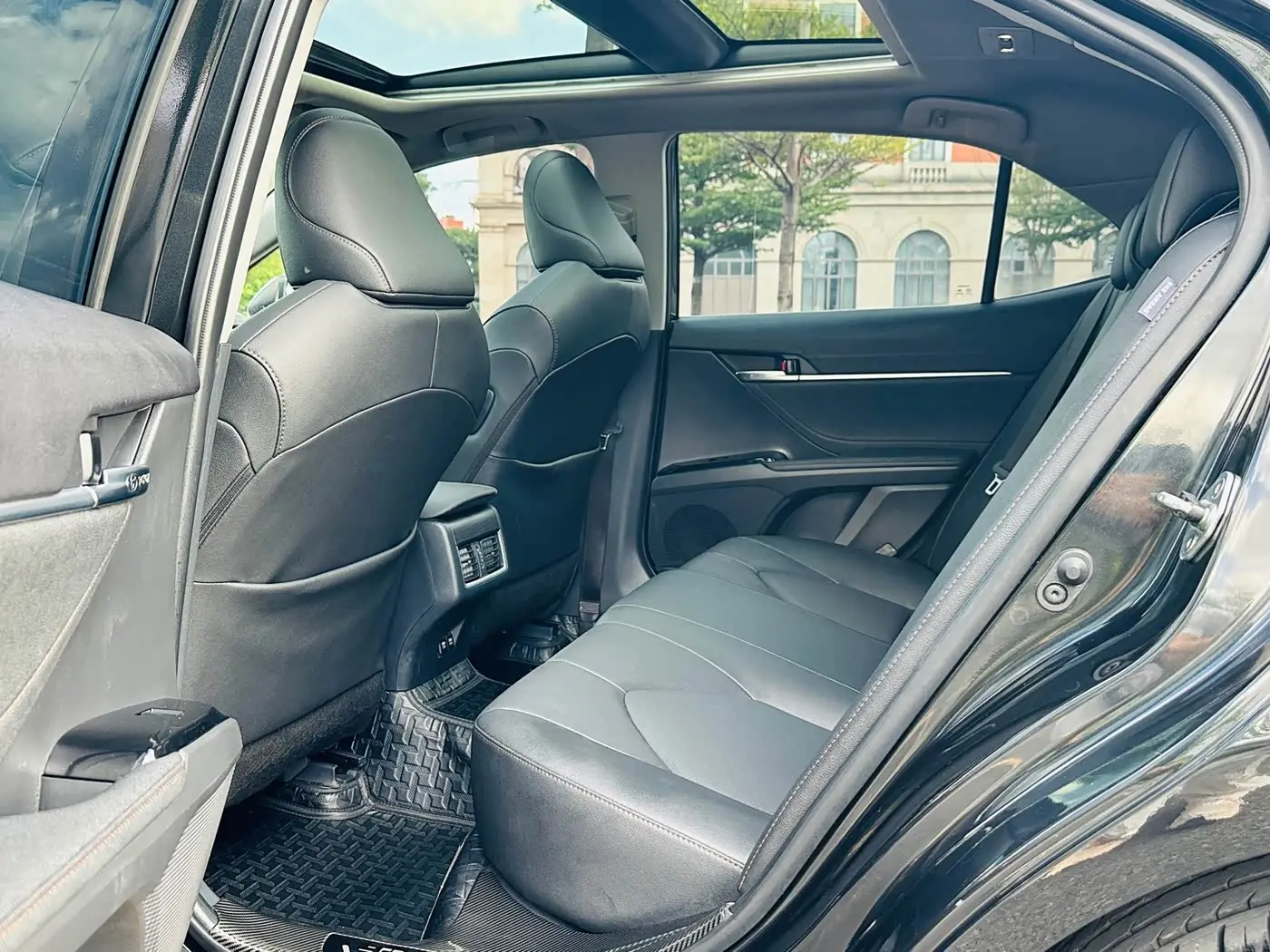 Toyota Camry 2023 — Фото 13/20