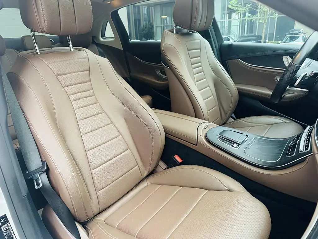Mercedes-Benz E-Class 2020 — Photo 7/20