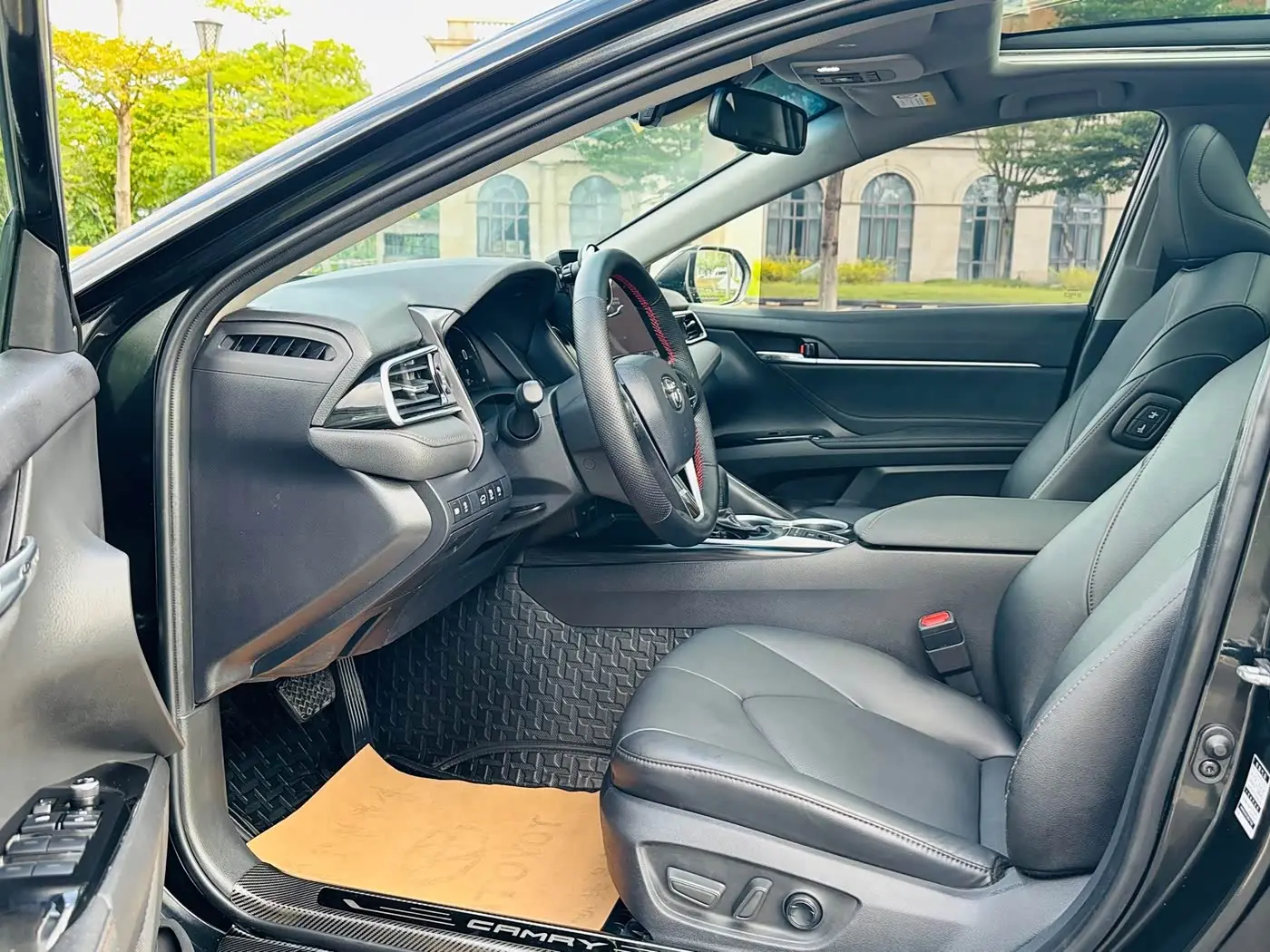 Toyota Camry 2023 — Фото 12/20