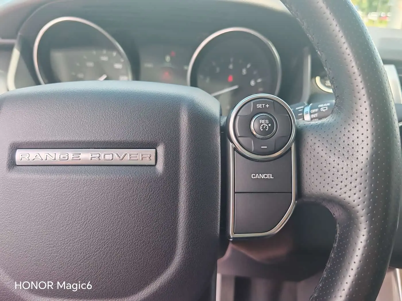 Land Rover Range Rover Sport 2016 — Photo 15/20