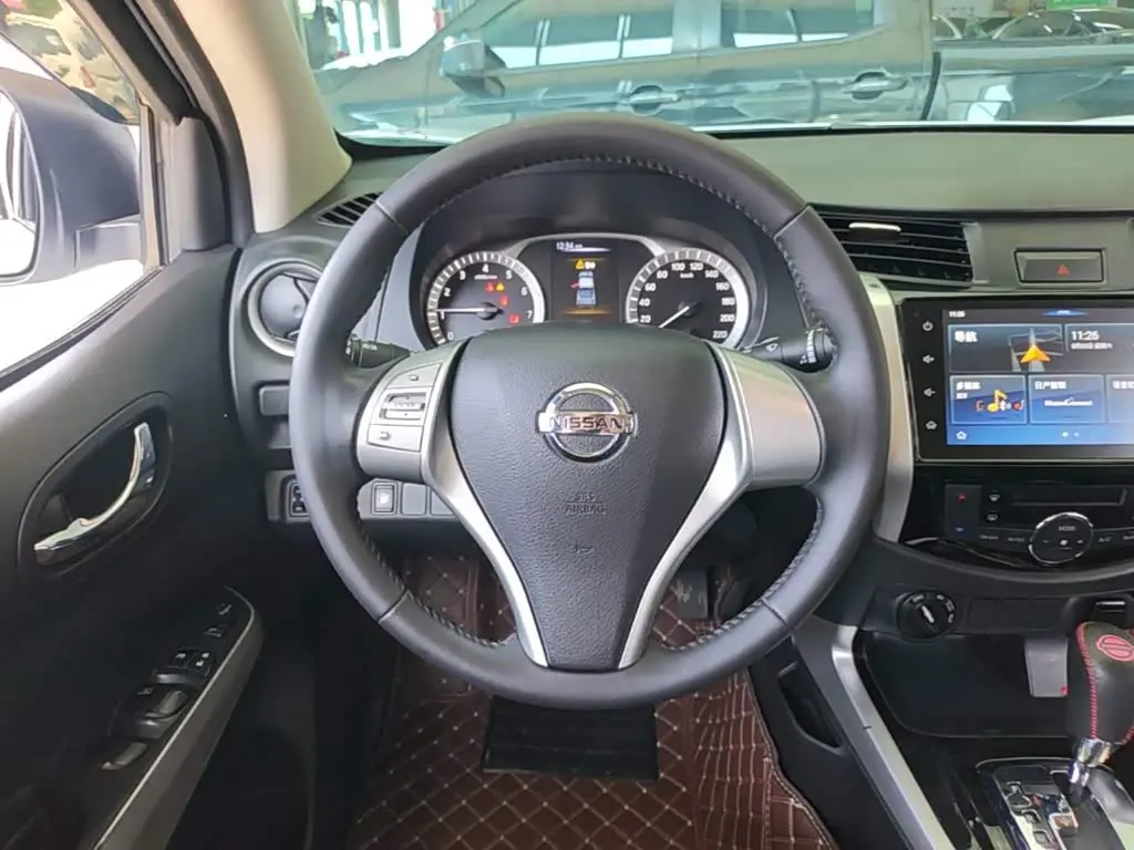 Nissan Navara 2023 — ფოტო 11/20