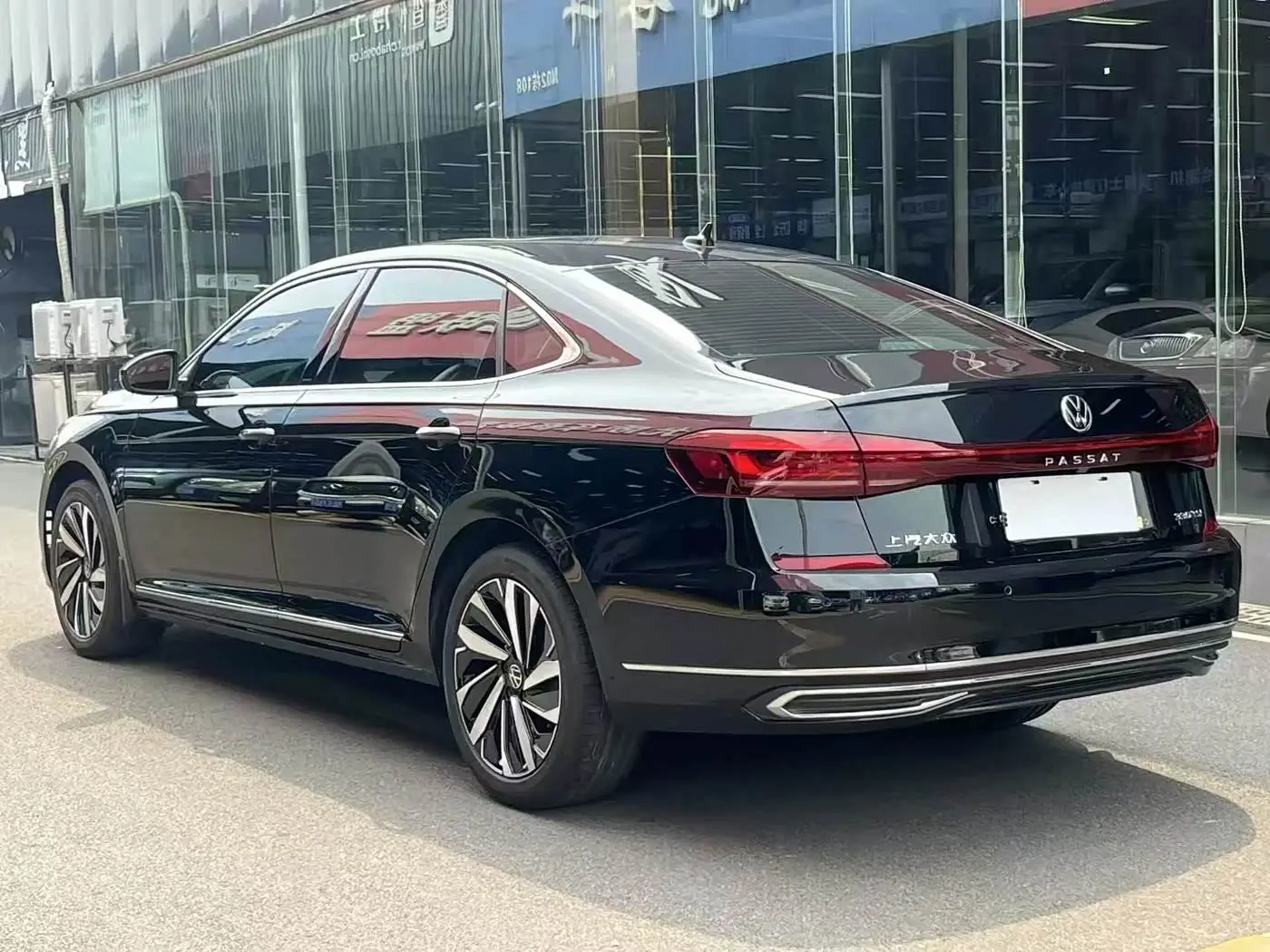 Volkswagen Passat 2024 — Photo 6/10