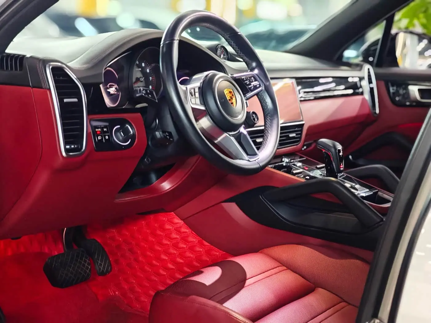 Porsche Cayenne 2020 — Photo 5/17