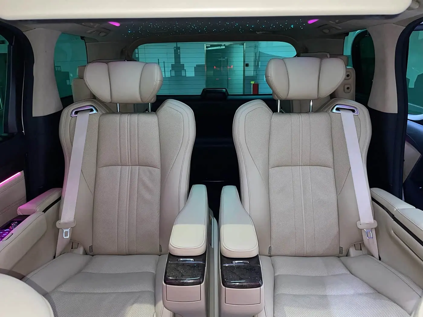 Toyota Alphard 2021 — Photo 16/20