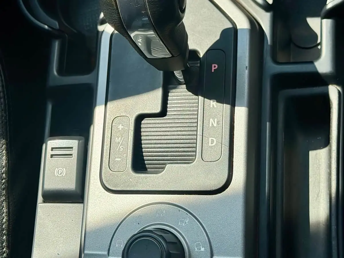 Land Rover Discovery 2008 — Photo 16/20