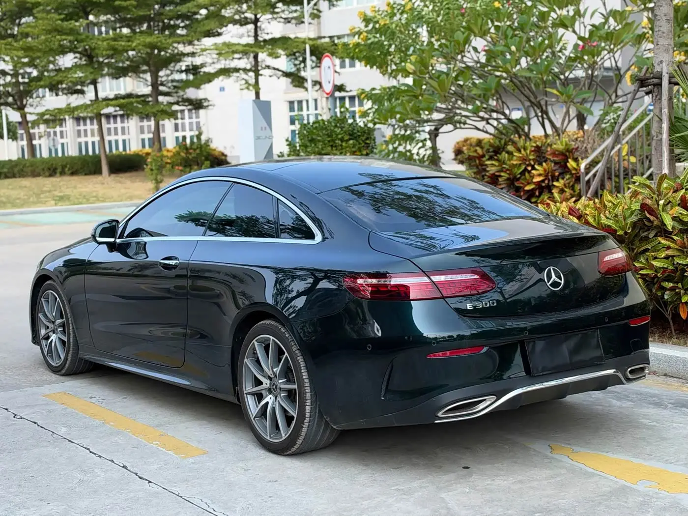 Mercedes-Benz E-Class 2022 — Фото 3/20