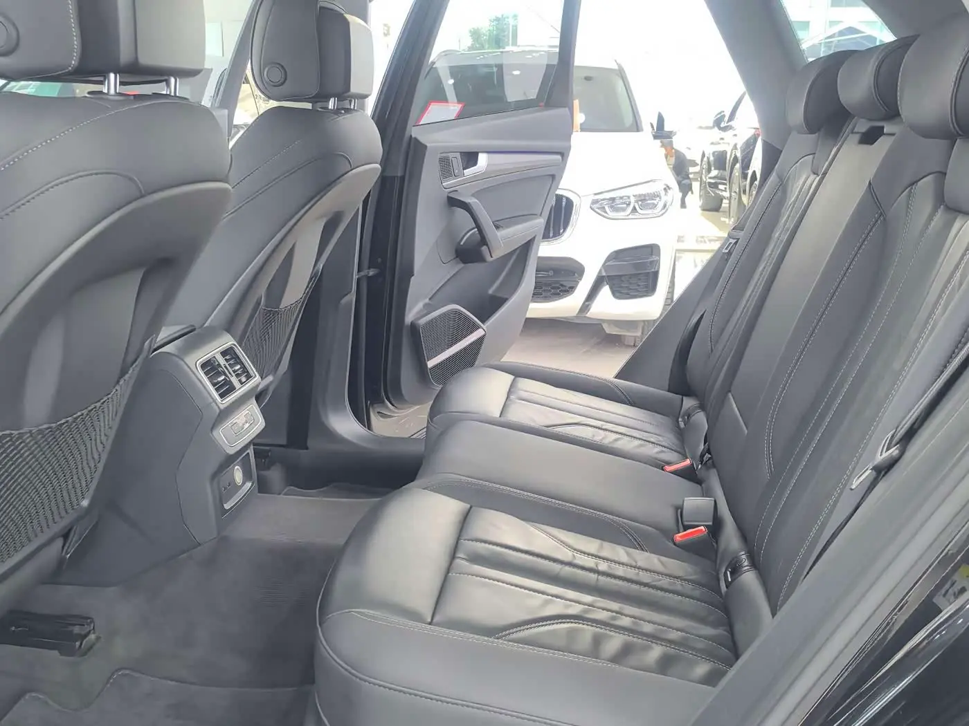 Audi Q5L 2023 — Şəkil 11/20
