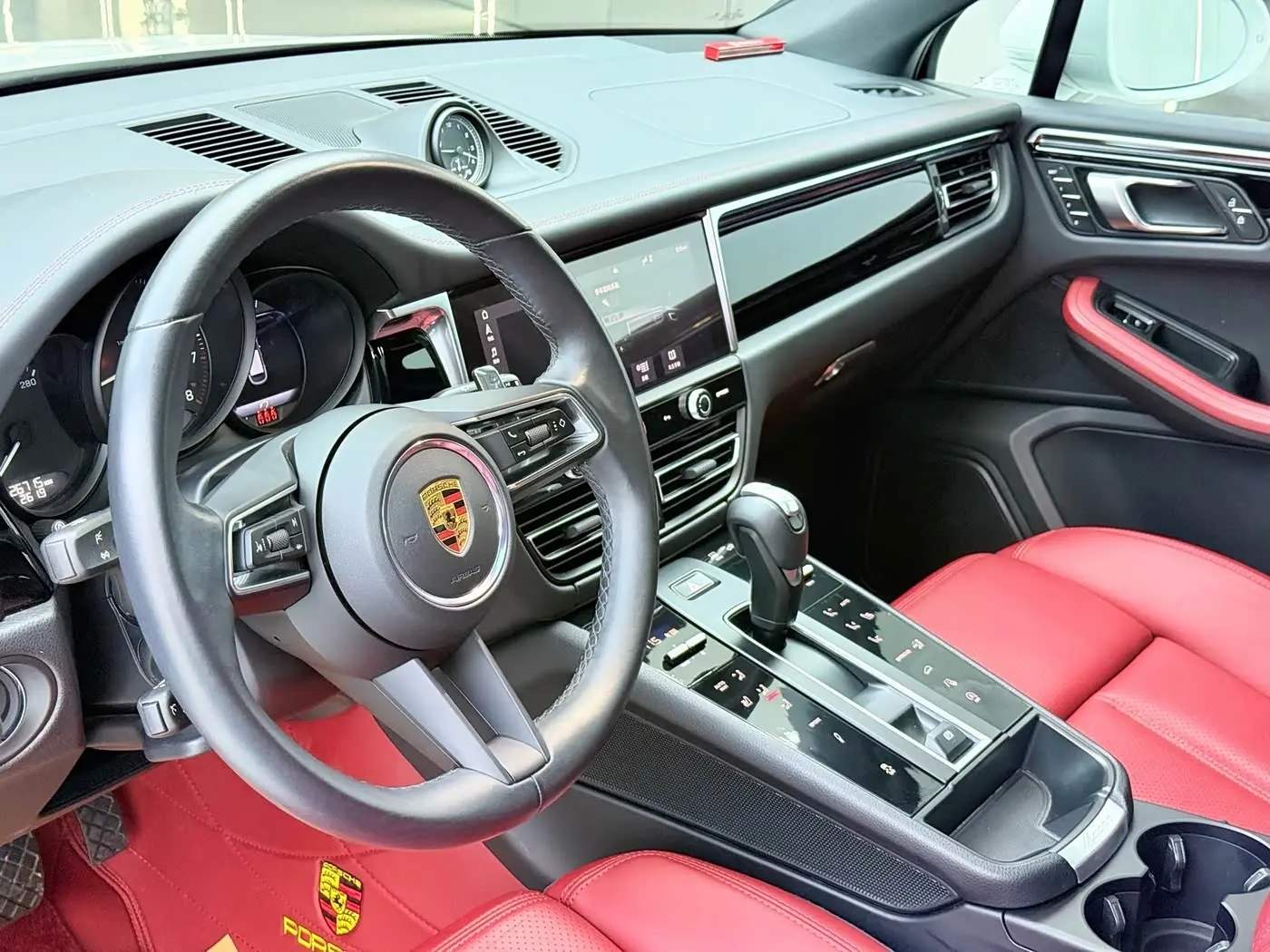 Porsche Macan 2023 — ფოტო 5/17