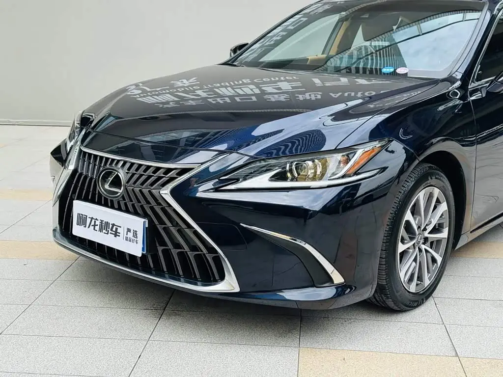 Lexus ES 2022 — Photo 16/20