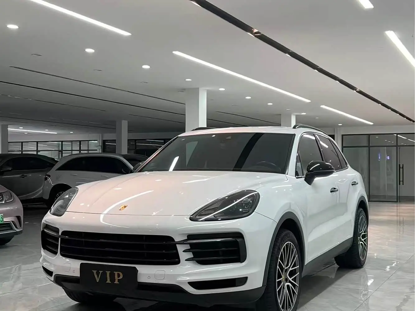 Porsche Cayenne 2018 — Photo 1/9