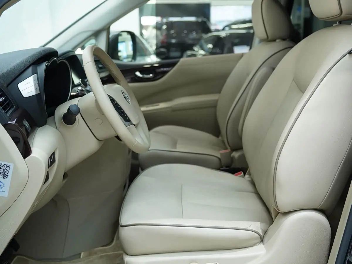 Nissan Quest 2016 — Photo 4/19