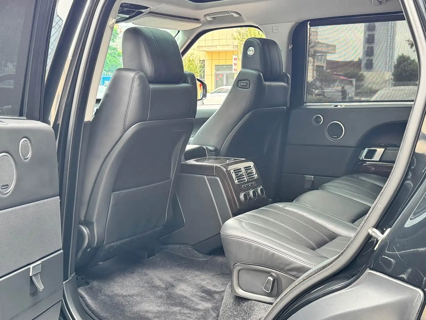 Land Rover Range Rover 2015 — Photo 8/20