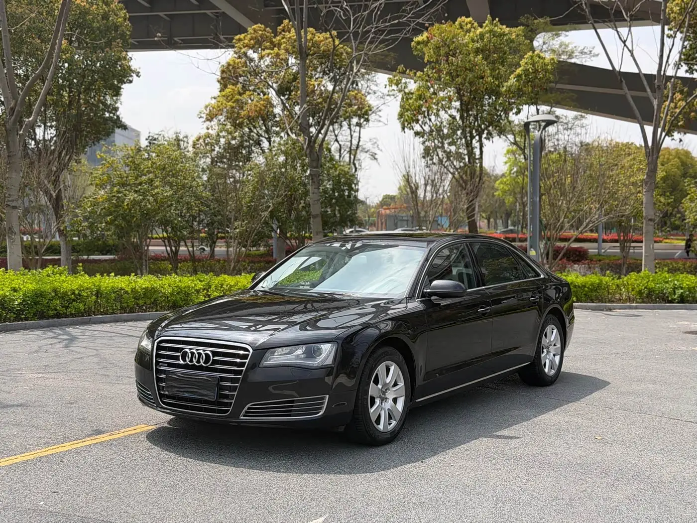 Audi A8 2014 — Photo 1/16