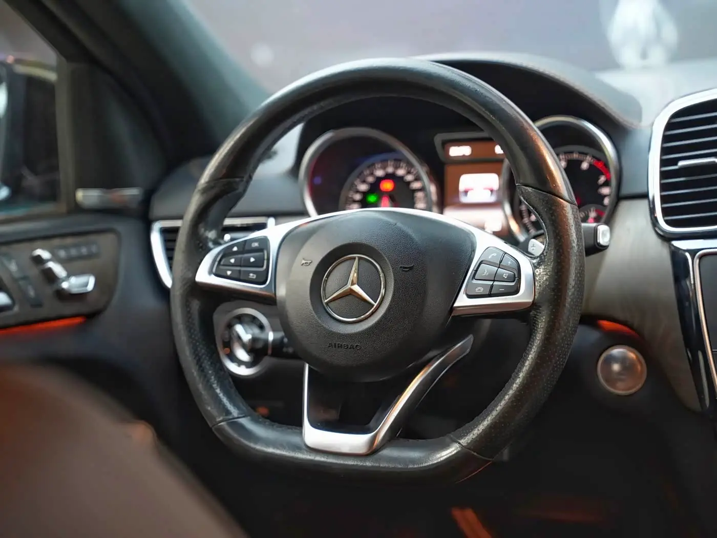 Mercedes-Benz GLE Coupe AMG 2017 — Фото 6/16