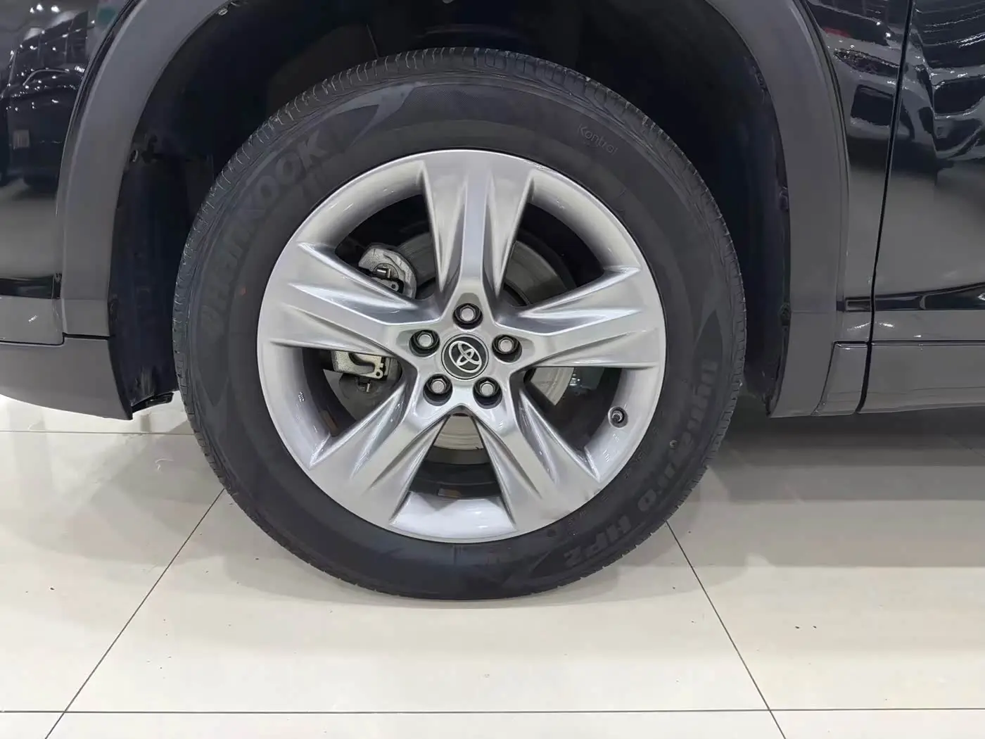 Toyota Highlander 2021 — Фото 18/18