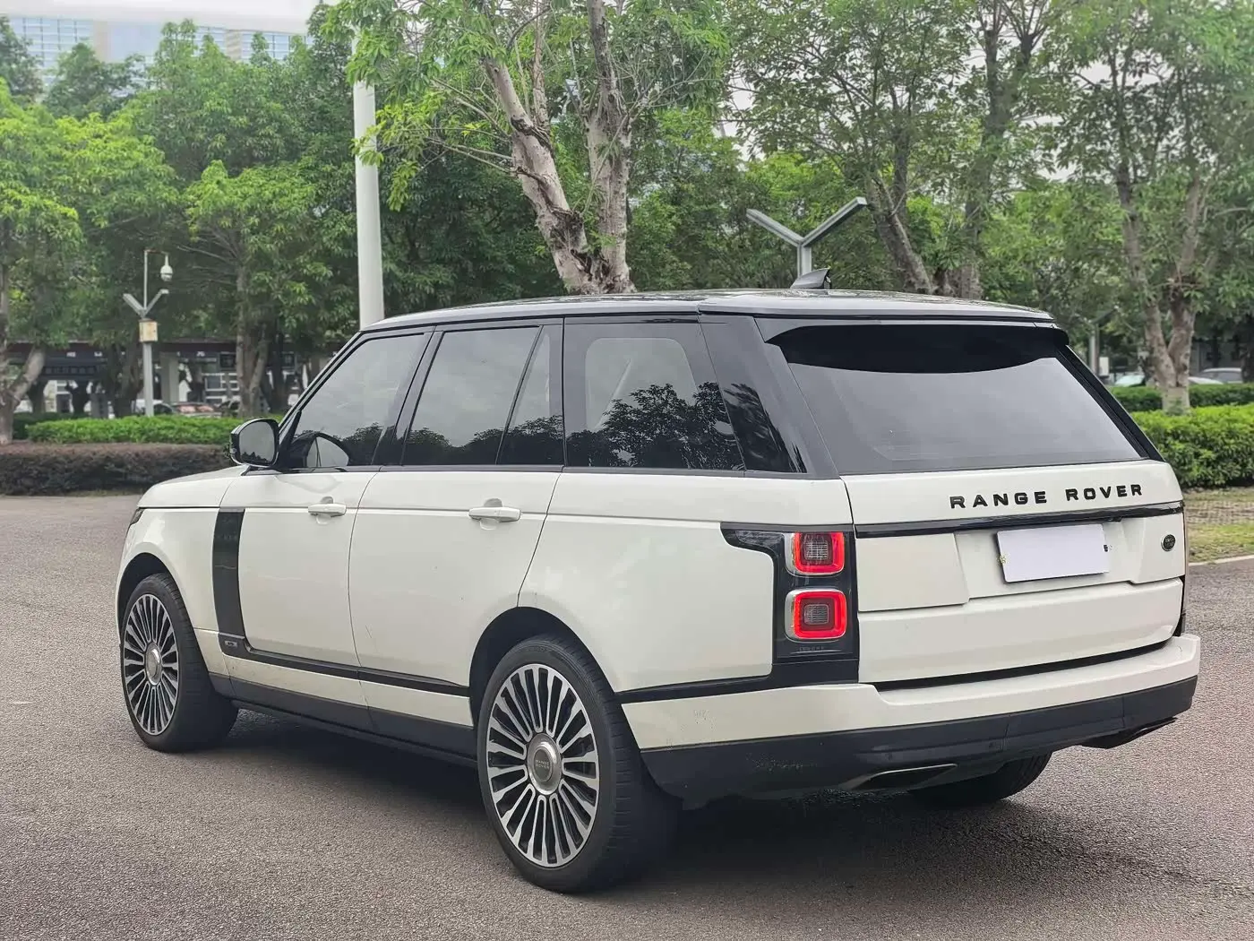Land Rover Range Rover 2018 — Photo 7/15