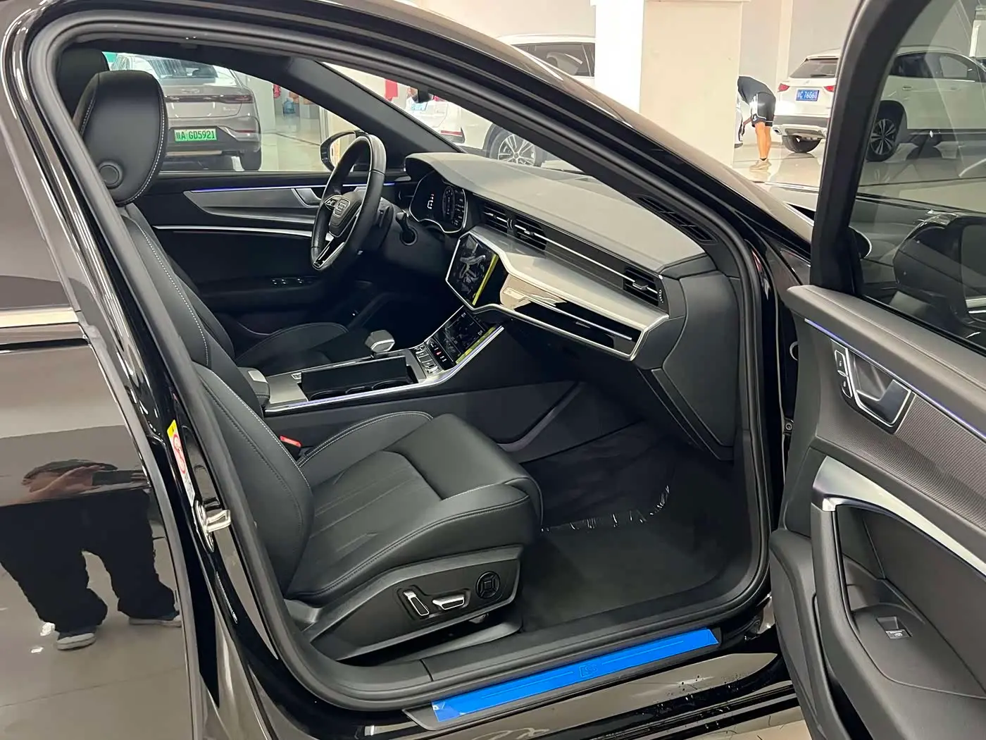 Audi A6L 2025 — Photo 10/18