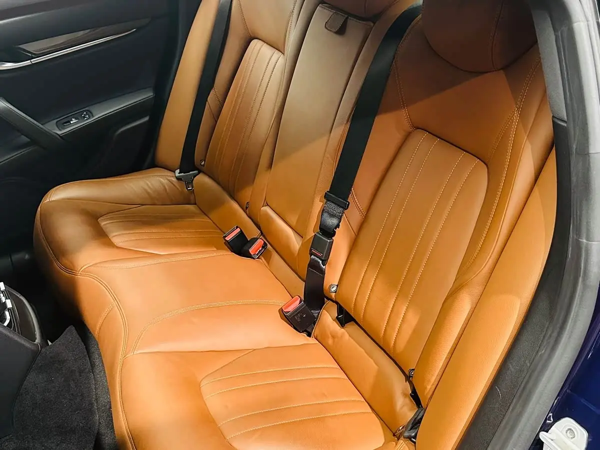 Maserati Ghibli 2016 — ფოტო 19/20