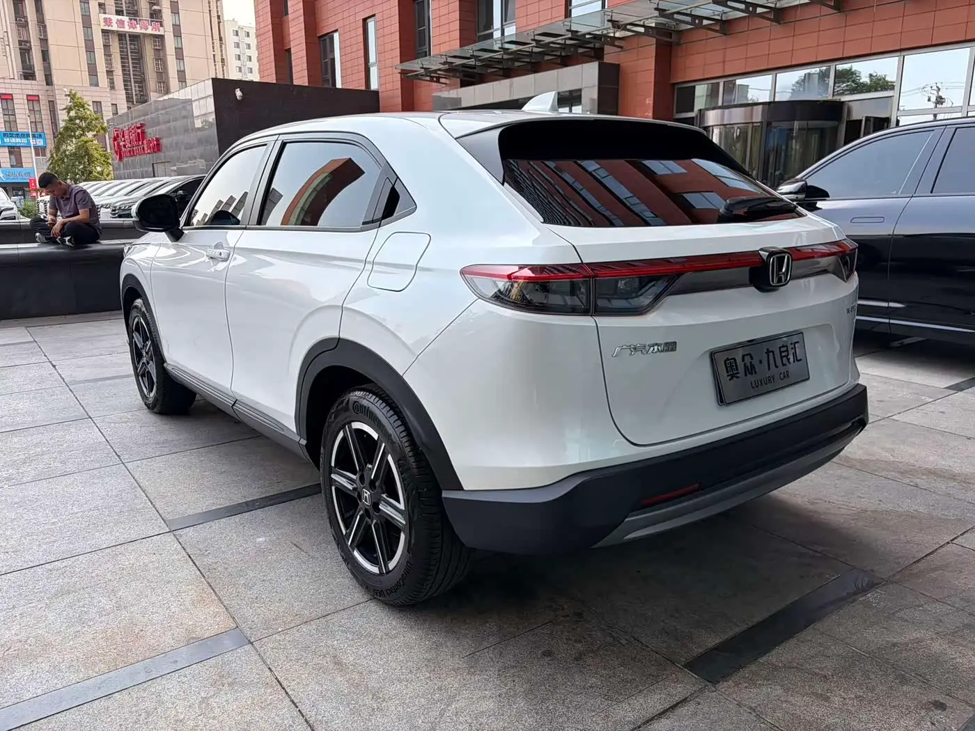 Honda Vezel 2024 — Фото 10/12