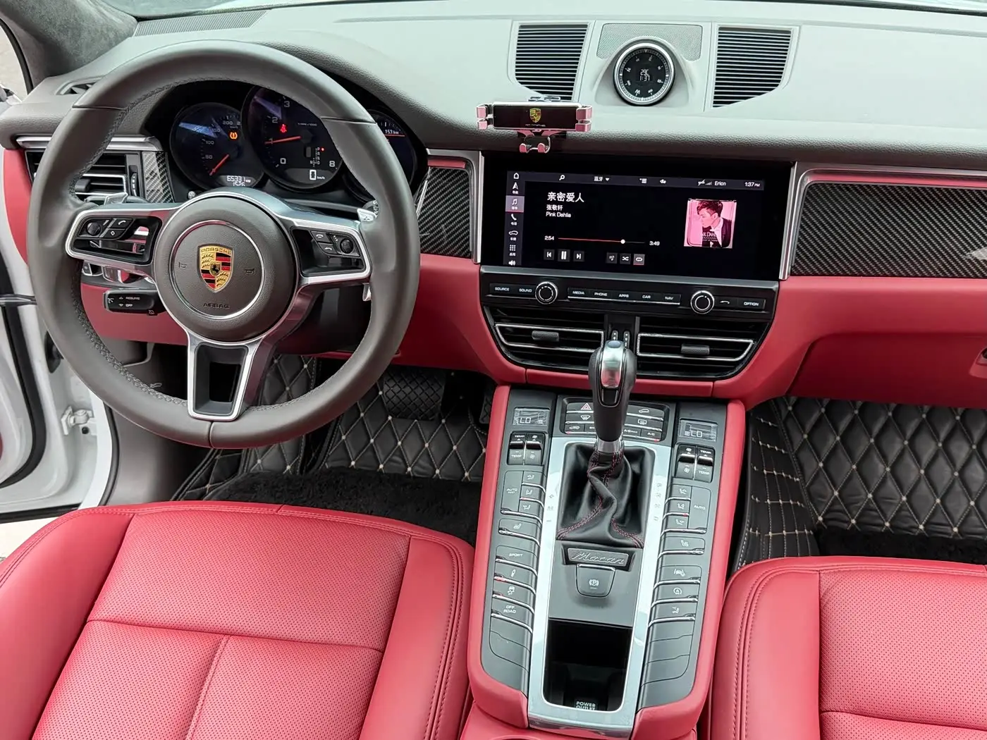 Porsche Macan 2022 — Photo 16/18