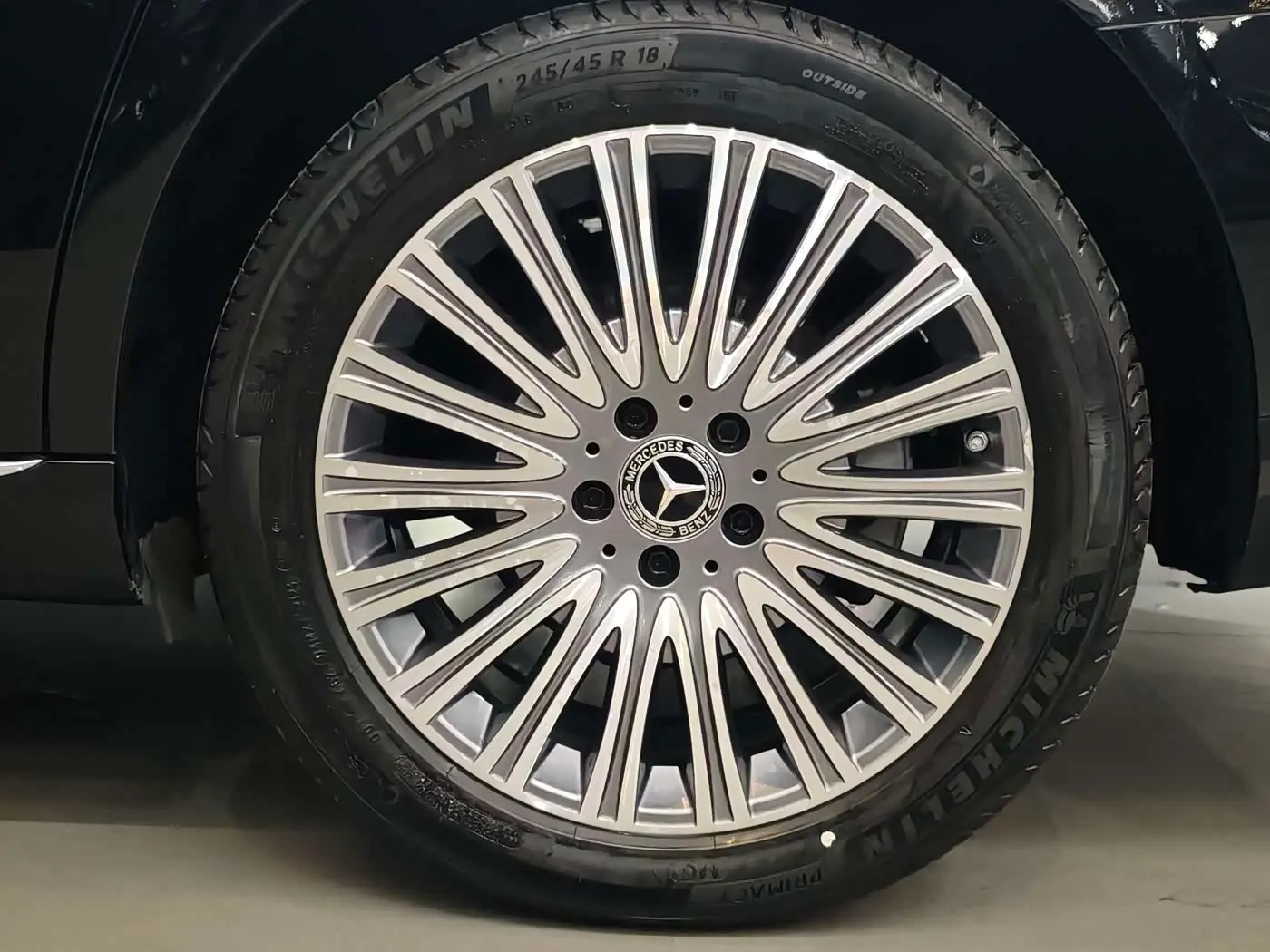 Mercedes-Benz E-Class 2023 — Photo 18/18