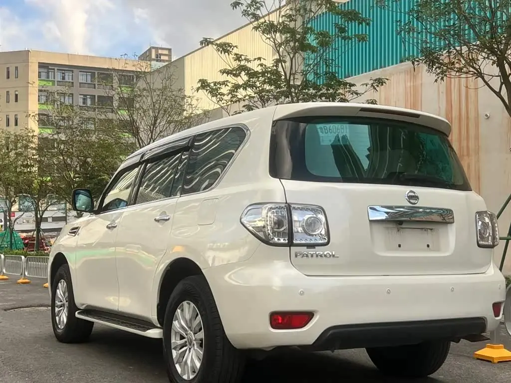Nissan Patrol 2017 — ფოტო 8/11