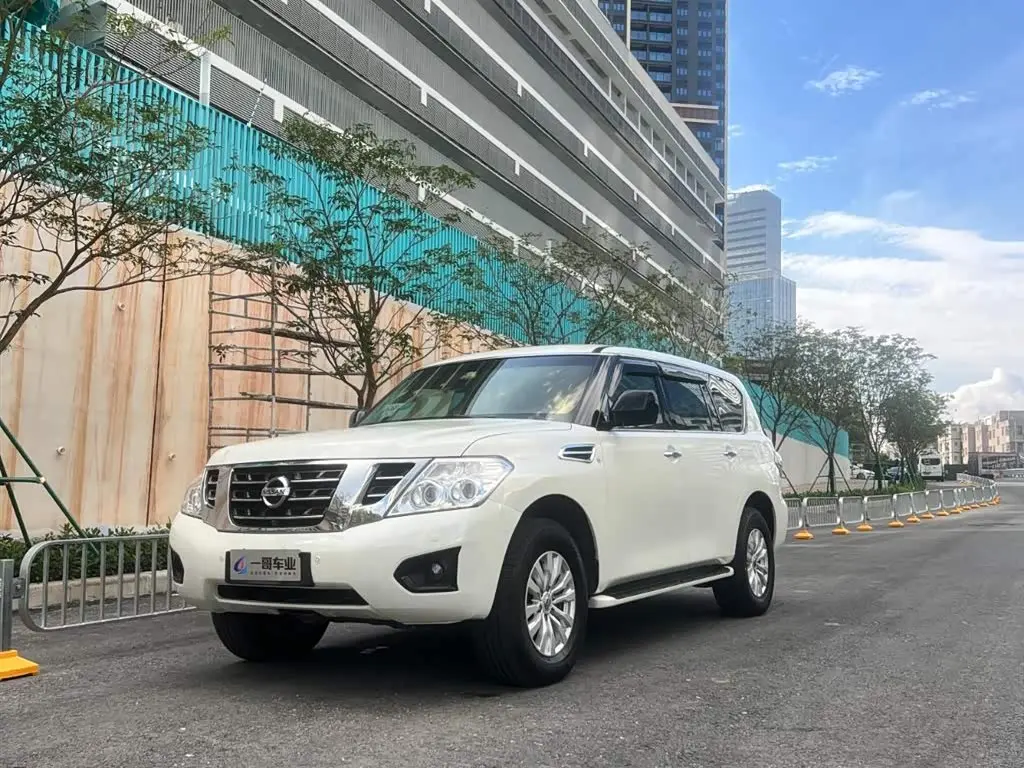 Nissan Patrol 2017 — ფოტო 1/11