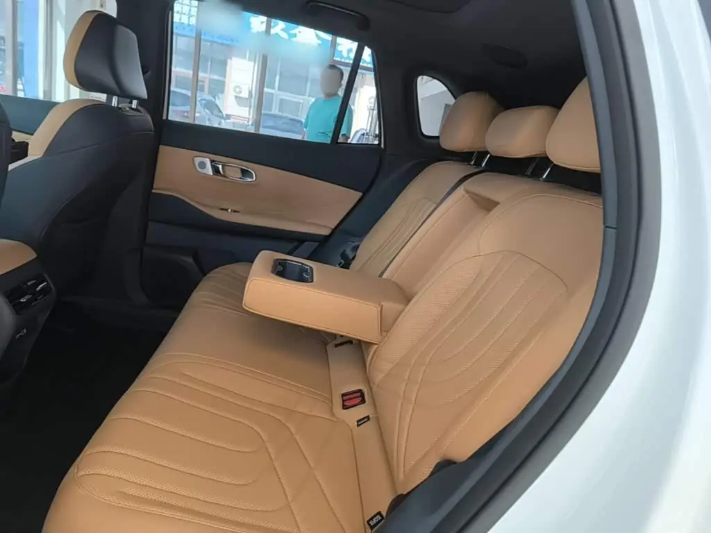 Geely Galaxy Galaxy Starship 7 EM-i 2025 — Фото 13/20
