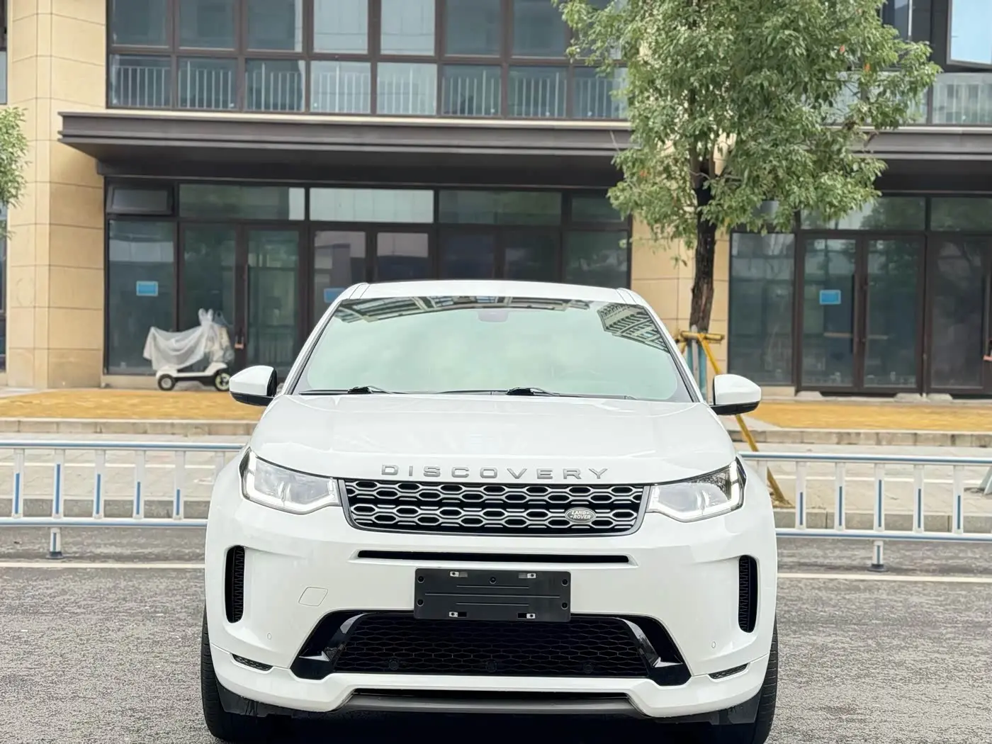Land Rover Discovery Sport 2021 — Фото 2/9